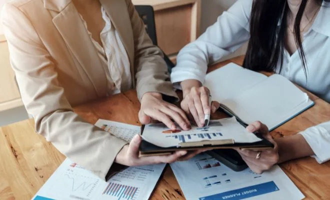 Accounting and Tax Consultancy firms in Dubai-Bravo-global